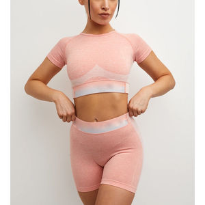Ensemble de yoga deux pièces pour femme avec short cycliste et brassière de sport, personnalisable avec logo, pour l'été, le fitness et l'entraînement - Product Image 4