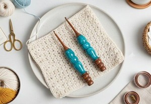 High Quality Resin and Natural Wood <b>Crochet</b> <b>Hook</b> for Knitting Yarn Crafting With Durable Ergonomic Handmade Design - Product Image 4