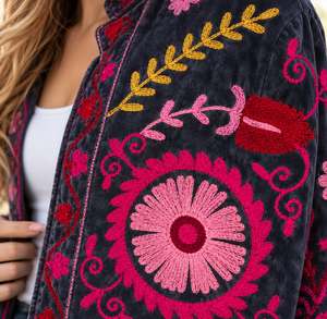 Chaqueta de terciopelo con bordado floral para mujer, abrigo de invierno acolchado estilo bohemio Suzani, ropa exterior étnica hecha a mano - Product Image 4