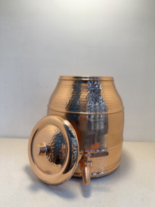 Dispensador de Agua de Cobre Puro Pulido a Espejo de Primera Calidad, Tanque de 13L, Matka Grabado Martillado, Dispensador de Agua Metálico Hermético con Grifo para Camper - Product Image 2