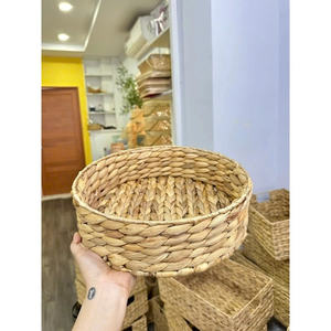 Panier de rangement rond fait main 2026 en jacinthe d'eau, un article de décoration naturelle pour la maison en provenance du Vietnam - Product Image 4