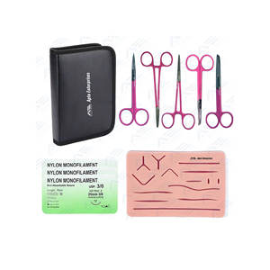 Le kit complet de suture chirurgicale comprend des ciseaux en acier inoxydable, des outils manuels et des instruments médicaux réalistes - Product Image 1