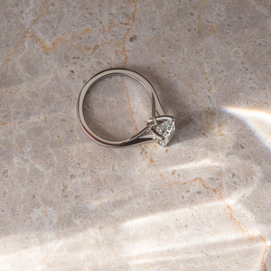 Anillo de Oro con Moissanita Corte Radiante 14K 18K, Anillo de Compromiso para Mujer, Anillo Solitario Radiante, Joyería Clásica para Boda - Product Image 6