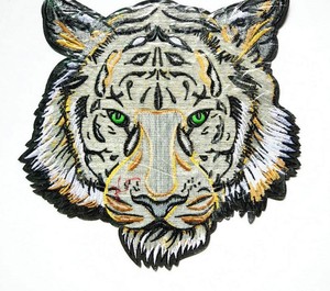 Parches Bordados de PVC Termoadhesivos con Diseños Personalizados de Tigre, León y Lobo, con Formas de Estrella y Flor, Hechos a Mano por MEHMOOD APPARELS - Product Image 5