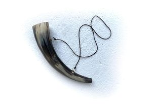 Corneta de Batalla Vikinga Tallada a Mano de Cuerno de Buey, Silbato Medieval con Sonido de Toro/Búfalo, Anillo de Latón, Ecológico - Product Image 4