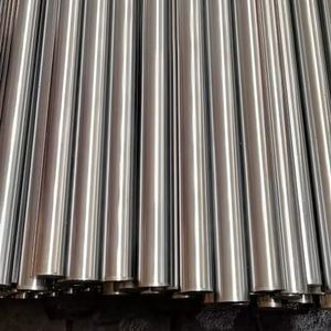 Barre ronde en acier poli de 100 mm de diamètre, durable, de l'industrie Punit, conforme à la norme EN8D, pour la construction, l'automobile et l'ingénierie. - Product Image 1