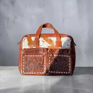 Bolso de viaje de cuero genuino rojo con detalles de piel de vaca y bolsillos bordados, estilo vintage, multifuncional y suave. - Product Image 5