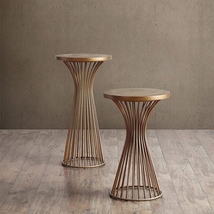 Table basse moderne en métal au design minimaliste fait main avec cadre en fer doré, meubles de salon - Product Image 4