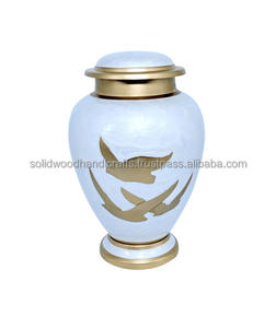 Urnes funéraires décoratives en laiton faites à la main pour hommes et femmes - Product Image 5