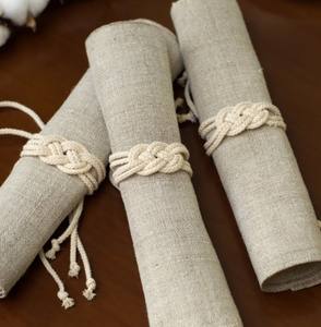 Anneaux de serviette en coton faits à la main : Décoration de table rustique pour mariage - Product Image 1