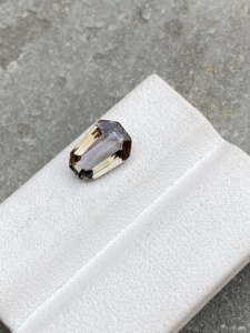 Tanzanite naturelle, taille fantaisie en forme de bouclier, avec couleur biologique et de bonne qualité pour la joaillerie, Zoisite Tanzanite naturelle 2,41 carats. - Product Image 2
