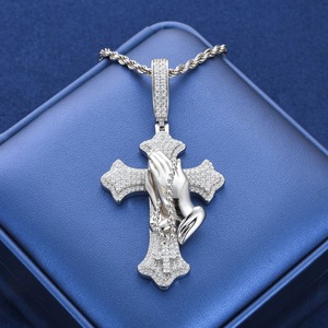Pendentif Breloque Hip Hop Design Unique pour Rapper, Mains en Prière, Sertie de Moissanite, en Argent 925 - Product Image 1