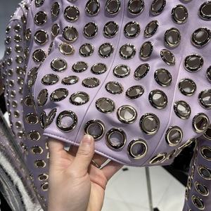Veste en cuir de mouton véritable pour femme 2026, style motard court avec rivets circulaires évidés, pour le printemps, couleur lavande - Product Image 4
