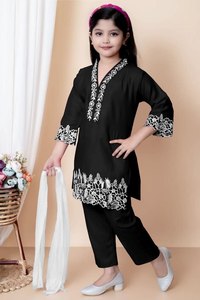Conjunto de Kurta Tradicional para Fiestas para Niñas con Dupatta de Tela de Red – Especial para Bodas y Festivales - Product Image 4