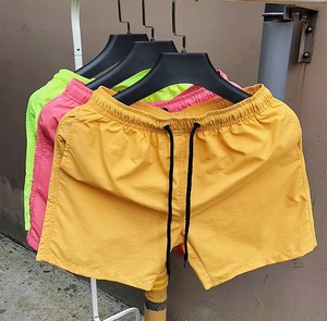 กางเกงผู้ชายสีพื้น ทันสมัย เป็นมิตรกับสิ่งแวดล้อม แห้งเร็ว ระบายอากาศได้ดี ลายปัก เอวกลาง สไตล์ลำลอง ผ้าถักโพลีเอสเตอร์ ยืดหยุ่นได้ - Product Image 1