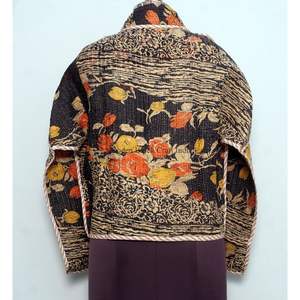 Chaqueta Kantha de Algodón Cosida a Mano para Mujer, Diseño Reversible con Parches Bordados y Elegante Bordado Kantha - Product Image 5