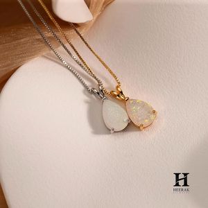 Collier de luxe plaqué or 18 carats avec pendentif en opale blanche en forme de poire pour femme – Élégant bijou en pierre précieuse en forme de goutte d'eau, cadeau idéal - Product Image 1