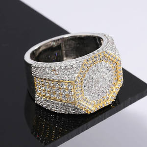 Anillo de Compromiso de Plata de Ley 925 con Baño de Rodio y Engaste Pavé, Moissanita Tallada, Estilo Lujoso, Anillo Bling Hip Hop Champion - Product Image 2