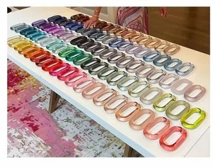 งานฝีมือ FAIZA CRAFT งานศิลปะสมัยใหม่ทำด้วยมือจากอะคริลิกเรซิ่น รูปทรงโค้งสำหรับแขวนผนัง - ม่านเชื่อมต่อแนวตั้งหลากสี |   ห้องจัดงานแต่งงานเชนลิงค์ - Product Image 3