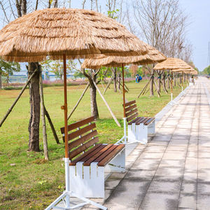 Sombrilla de Hojas de Palma Tropicales con Poste de Bambú Rústico - Sombrilla Estilo Tiki con Poste de Madera para Resorts - Product Image 3