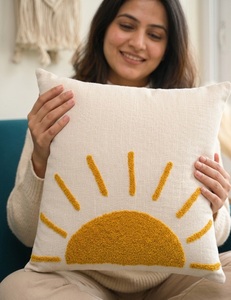 Funda de Cojín Cuadrada con Motivo de Amanecer, Hecha a Mano y con Técnica Tufted, en Crema y Amarillo, Proveedor Mayorista Directo de Fábrica - Product Image 1