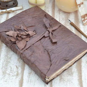 สมุดบันทึกหนังแท้ลายดอกไม้โบราณ ปกอ่อน ขนาดใหญ่ สไตล์วินเทจ ทำมือ ขอบฉีกแบบดั้งเดิม เหมาะสำหรับการอ่าน - Product Image 4