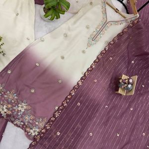 Ensemble de tenue de soirée ethnique de créateur avec Kurti à broderies lourdes et perles, Palazzo à découpes et Dupatta en tissage Zari de nylon - Product Image 6