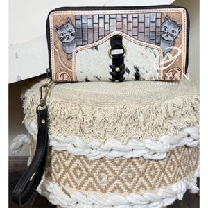Cartera de mano de cuero genuino hecha a mano con diseño de gato, monedero de piel de vaca con cremallera, bolso de mano elegante de cuero repujado para mujer, regalo - Product Image 1