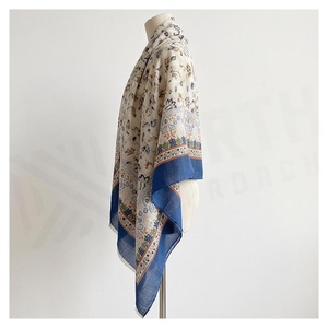 Pañuelo de Seda Cuadrado para Mujer, Estampado Floral, Elegante, Multifuncional, Accesorio de Moda para Todas las Temporadas - Product Image 3