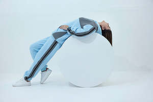 Ensemble de survêtement décontracté en molleton deux pièces pour femme, avec sweat à capuche color block 100 % coton 400 GSM et pantalon de survêtement large, fournisseur OEM - Product Image 6