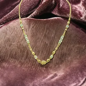 สร้อยคอประดับลูกปัดสีทองหรูหรา พร้อมประดับด้วยหินสีเขียวมิ้นท์ และจี้กลางประดับตกแต่งอย่างสวยงาม สำหรับผู้หญิง เครื่องประดับสำหรับงานเทศกาลแบบดั้งเดิม - Product Image 2