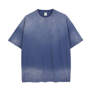 เสื้อยืดสไตล์โมเดิร์นเรโทรลำลองแนวสตรีทแวร์ ล้างสีแบบแอซิดวอช ดีไซน์วินเทจสไตล์คนเมือง ผ้าฝ้าย 100% เป็นมิตรต่อสิ่งแวดล้อม ทรงปกติ - Product Image 4