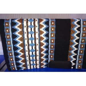Tapis de selle Western multicolore géométrique en mélange de laine, couverture de cheval profilée avec patch en cuir pour l'équitation sur sentier - Product Image 1