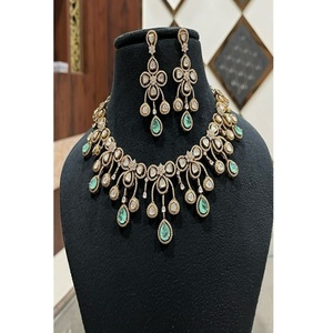 Parure de bijoux vintage plaqué or avec zircon, collier et boucles d'oreilles pour femme, motif floral, coupe poire, bijoux de mariage en alliage, ensembles de bijoux fantaisie - Product Image 1