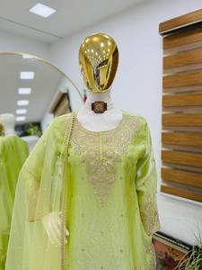 Ensemble Salwar Kameez en soie verte Fandy, tenue indienne pakistanaise brodée avec dupatta en filet pour mariage et fête - Product Image 2