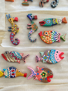 Figuras de Animales Pintadas a Mano en Madera de Fresno, Artesanía Colorida Tallada y Sostenible, Decoración Coleccionable para Colgar en la Pared, Luna - Product Image 1