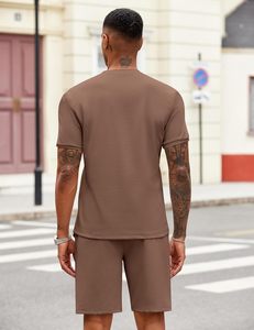 Ensemble short et t-shirt tricoté à col zippé pour homme – Tenue de sport d'été respirante et légère pour la course, l'entraînement et la gym – 100 % respirant et léger - Product Image 2