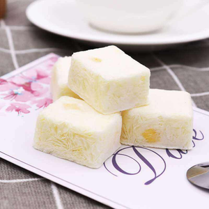 Bouchées de yaourt lyophilisé croustillantes à la fraise et à la myrtille, collation naturelle pour enfants, fournisseur OEM Vietnam - Product Image 2