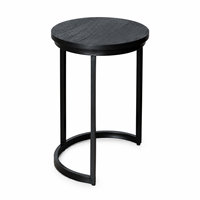 Ensemble de tables basses gigognes modernes noires avec dessus en bois rond, structure en métal, design minimaliste, meubles de salon