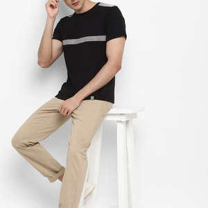 Camiseta Personalizada de Moda Urbana para Hombre OEM |   Patrón único de rayas laterales |   Corte Regular de Aspecto Elegante |   Camiseta de Fábrica a Precio de Mayoreo - Product Image 4