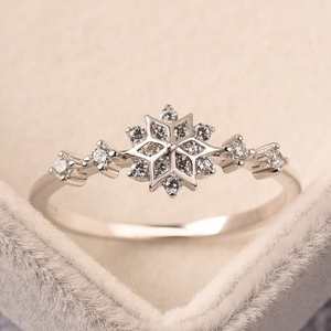 Anillo de Plata con Zirconia Elegante de Platinum Hallmark para Mujer - Product Image 1