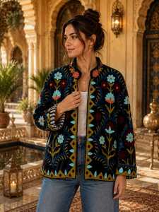 Veste florale folklorique en velours noir de luxe, artisanat intemporel, broderie Suzani faite à la main, manteau pour femme, vêtement d'extérieur bohème - Product Image 1