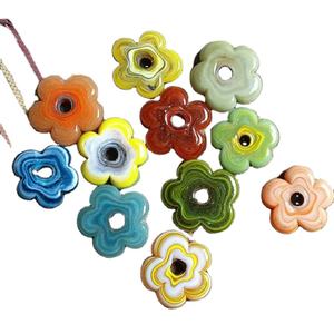 Cuentas de cristal de 40 mm con diseño de conejo y flores, redondas, para bricolaje, en plateado, rojo y dorado, con patrón cuadrado, para fabricación de joyas, listas para enviar al por mayor. - Product Image 1