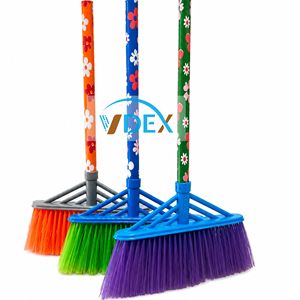 Escoba de Plástico con Mango de Madera Colorido de 235g para Limpieza de Pisos del Hogar, Diseño Floral, Carga de 106,000 Unidades/40'HC - Product Image 1