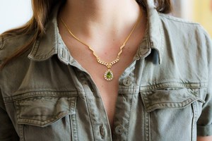Collar con Colgante de Peridoto Chapado en Oro de 18K para Mujer, con Acento de Diamante, Cadena Singapur Trenzada, Diseño Clásico de Gota de Agua - Product Image 4