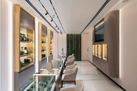 Conception d'intérieur de bijouterie de luxe entièrement personnalisée, aménagement complet avec comptoirs et présentoirs pour bijoux pour les boutiques