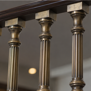 Barandilla de Bronce Refinado para Hoteles de Lujo, Villas, Escaleras e Interiores Arquitectónicos Atemporales - Product Image 2