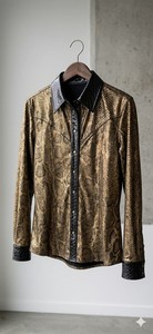 Camisa Premium Estilo Occidental con Estampado de Serpiente Metálica para Hombre |   Camisa de Moda con Botones a Presión y Manga Larga |   Servicio de OEM y ODM Personalizado Disponible - Product Image 2