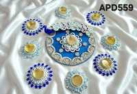 Ensemble de 9 lampes Diya décoratives Paon pour Diwali avec pierres Kundan et travail de coquillages, décoration de table, décoration Pooja et cadeau festif pour la maison