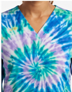 Conjunto de Uniforme Médico Tie Dye de Manga Larga 100% Algodón para Mujer, Top con Cuello en V, Pantalones Ajustados Tie Dye, Uniforme de Enfermería Sublimado - Product Image 3